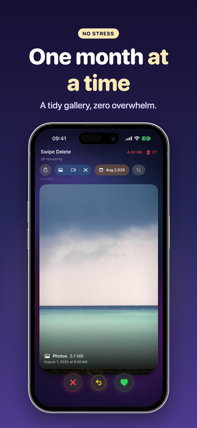Month filter set to August 2025 to clean the camera roll one month at a time